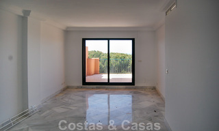 Apartamento en primera línea de golf con vistas espectaculares, en venta en Cabopino, Marbella - Costa del Sol 31607 