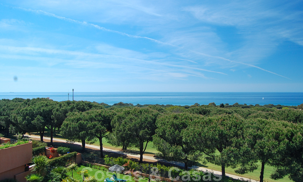 Apartamento en primera línea de golf con vistas espectaculares, en venta en Cabopino, Marbella - Costa del Sol 31609