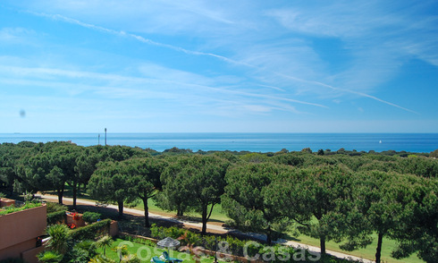 Apartamento en primera línea de golf con vistas espectaculares, en venta en Cabopino, Marbella - Costa del Sol 31609