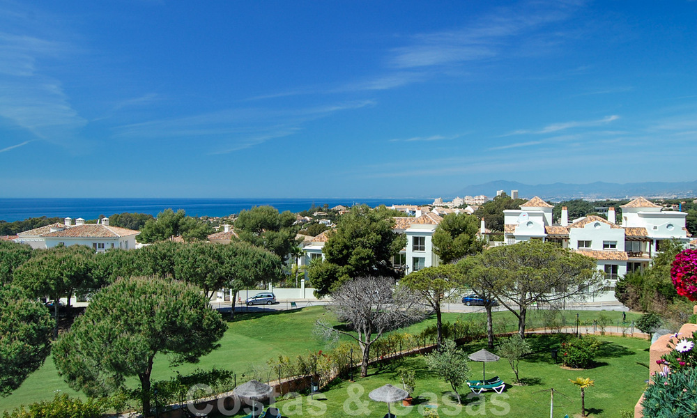 Apartamento en primera línea de golf con vistas espectaculares, en venta en Cabopino, Marbella - Costa del Sol 31611