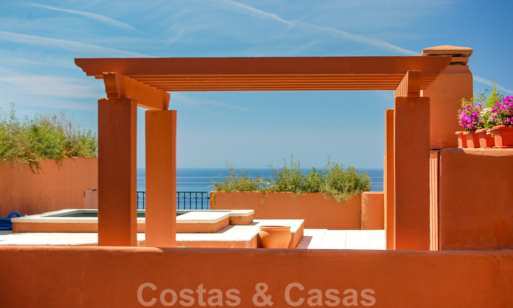 Apartamento en primera línea de golf con vistas espectaculares, en venta en Cabopino, Marbella - Costa del Sol 31616