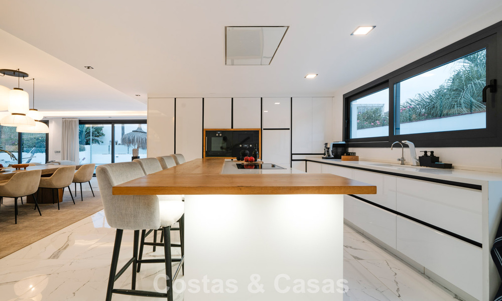 Villa modernizada en venta a un paso de los servicios y Puerto Banús, Marbella 787368