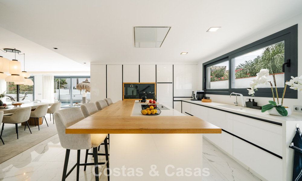 Villa modernizada en venta a un paso de los servicios y Puerto Banús, Marbella 787369