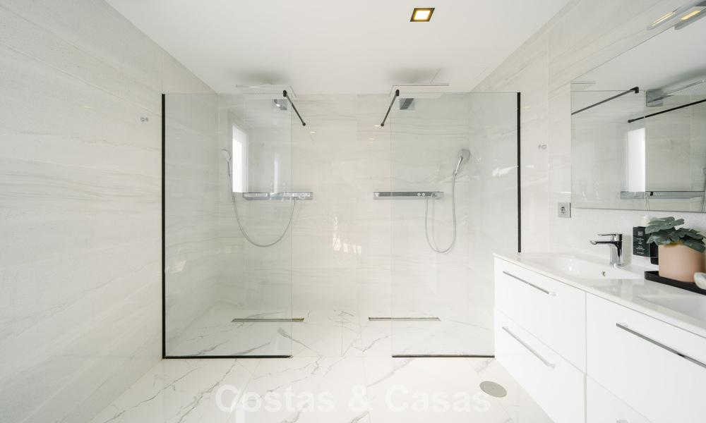 Villa modernizada en venta a un paso de los servicios y Puerto Banús, Marbella 787372