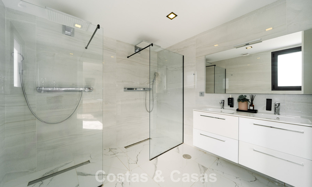 Villa modernizada en venta a un paso de los servicios y Puerto Banús, Marbella 787379