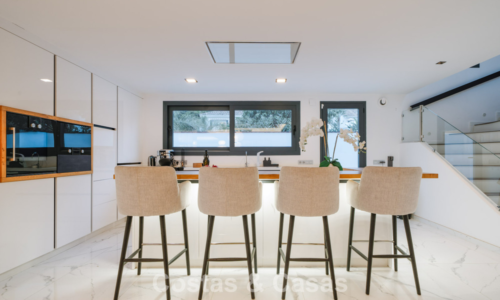 Villa modernizada en venta a un paso de los servicios y Puerto Banús, Marbella 787391