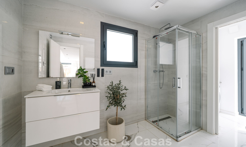 Villa modernizada en venta a un paso de los servicios y Puerto Banús, Marbella 787394