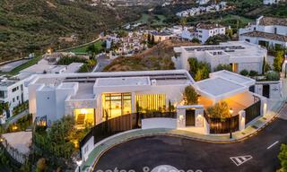 Sofisticada villa con vistas panorámicas en venta en una urbanización cerrada en La Quinta, Marbella - Benahavís 787304 