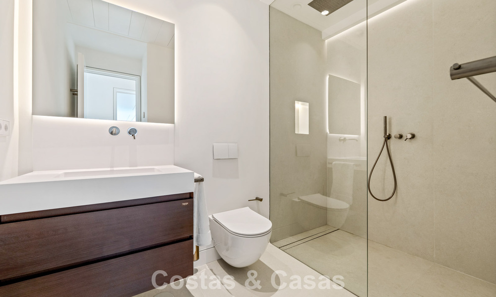 Sofisticada villa con vistas panorámicas en venta en una urbanización cerrada en La Quinta, Marbella - Benahavís 787305