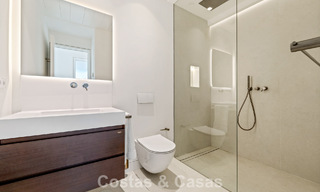 Sofisticada villa con vistas panorámicas en venta en una urbanización cerrada en La Quinta, Marbella - Benahavís 787305 