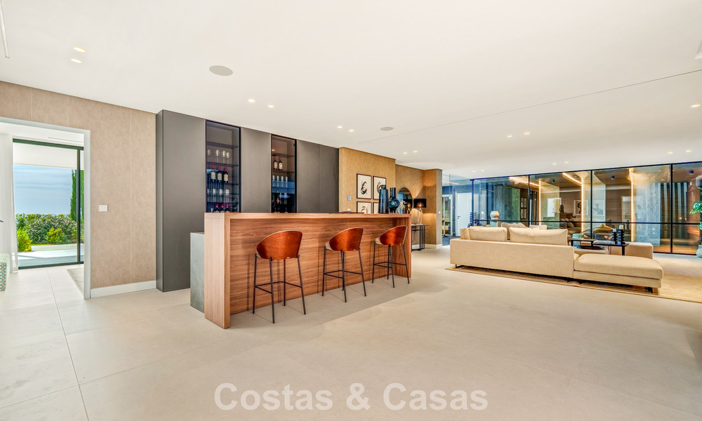 Sofisticada villa con vistas panorámicas en venta en una urbanización cerrada en La Quinta, Marbella - Benahavís 787306