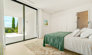 Sofisticada villa con vistas panorámicas en venta en una urbanización cerrada en La Quinta, Marbella - Benahavís 787309 