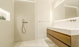 Sofisticada villa con vistas panorámicas en venta en una urbanización cerrada en La Quinta, Marbella - Benahavís 787310 