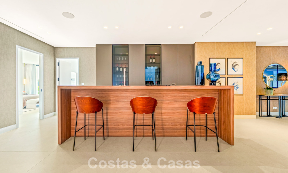Sofisticada villa con vistas panorámicas en venta en una urbanización cerrada en La Quinta, Marbella - Benahavís 787312
