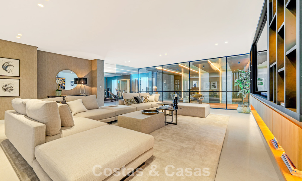 Sofisticada villa con vistas panorámicas en venta en una urbanización cerrada en La Quinta, Marbella - Benahavís 787313