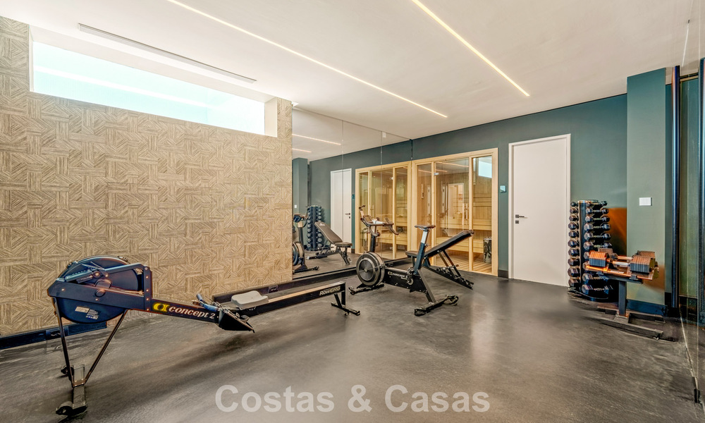 Sofisticada villa con vistas panorámicas en venta en una urbanización cerrada en La Quinta, Marbella - Benahavís 787314