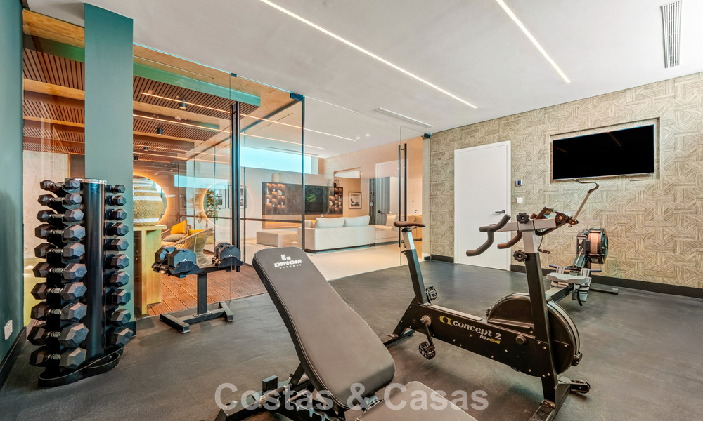 Sofisticada villa con vistas panorámicas en venta en una urbanización cerrada en La Quinta, Marbella - Benahavís 787315