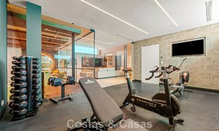 Sofisticada villa con vistas panorámicas en venta en una urbanización cerrada en La Quinta, Marbella - Benahavís 787315 