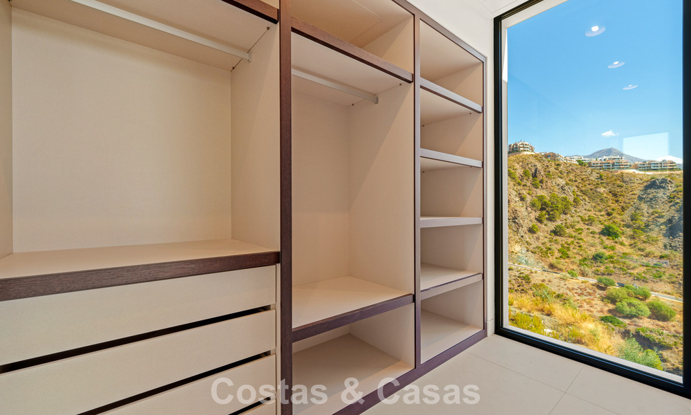 Sofisticada villa con vistas panorámicas en venta en una urbanización cerrada en La Quinta, Marbella - Benahavís 787319