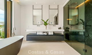 Sofisticada villa con vistas panorámicas en venta en una urbanización cerrada en La Quinta, Marbella - Benahavís 787321 