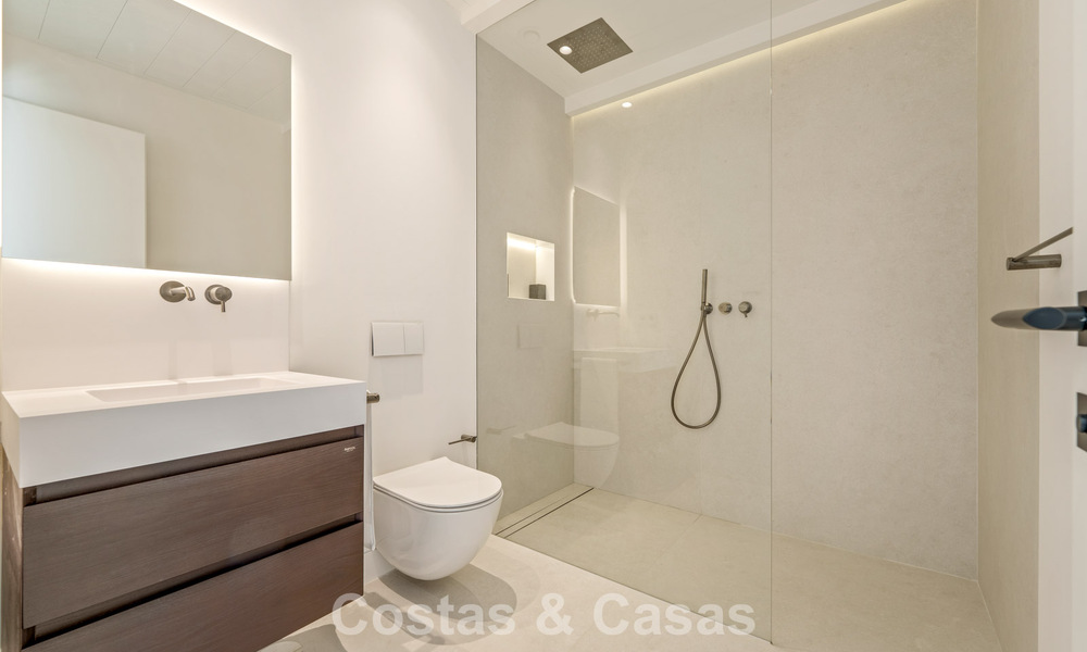 Sofisticada villa con vistas panorámicas en venta en una urbanización cerrada en La Quinta, Marbella - Benahavís 787323