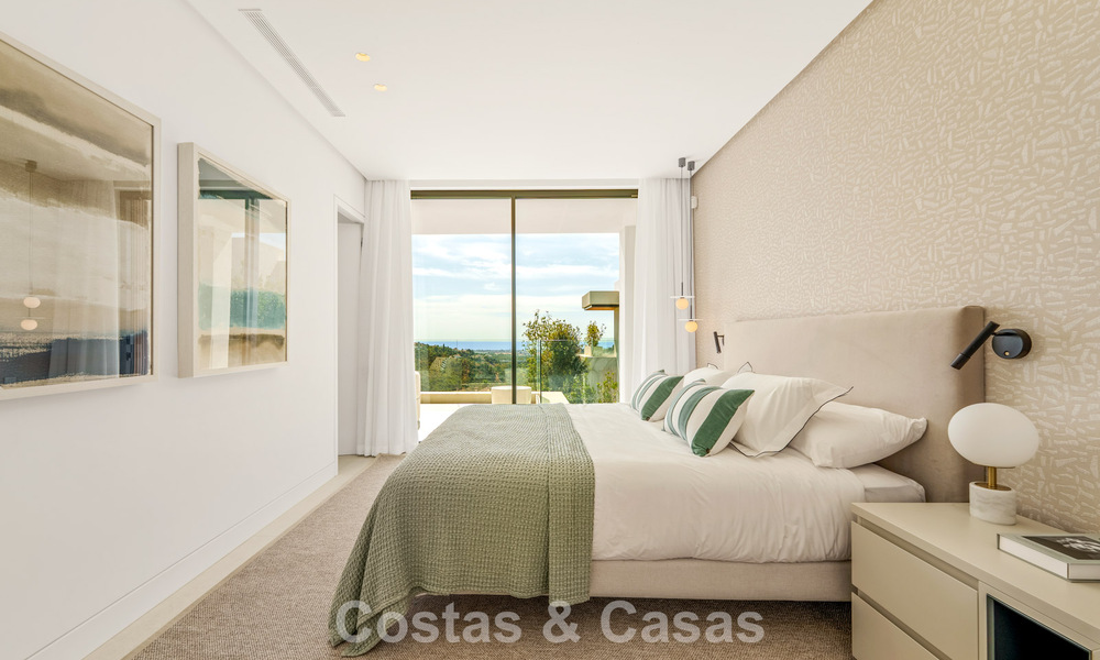 Sofisticada villa con vistas panorámicas en venta en una urbanización cerrada en La Quinta, Marbella - Benahavís 787324