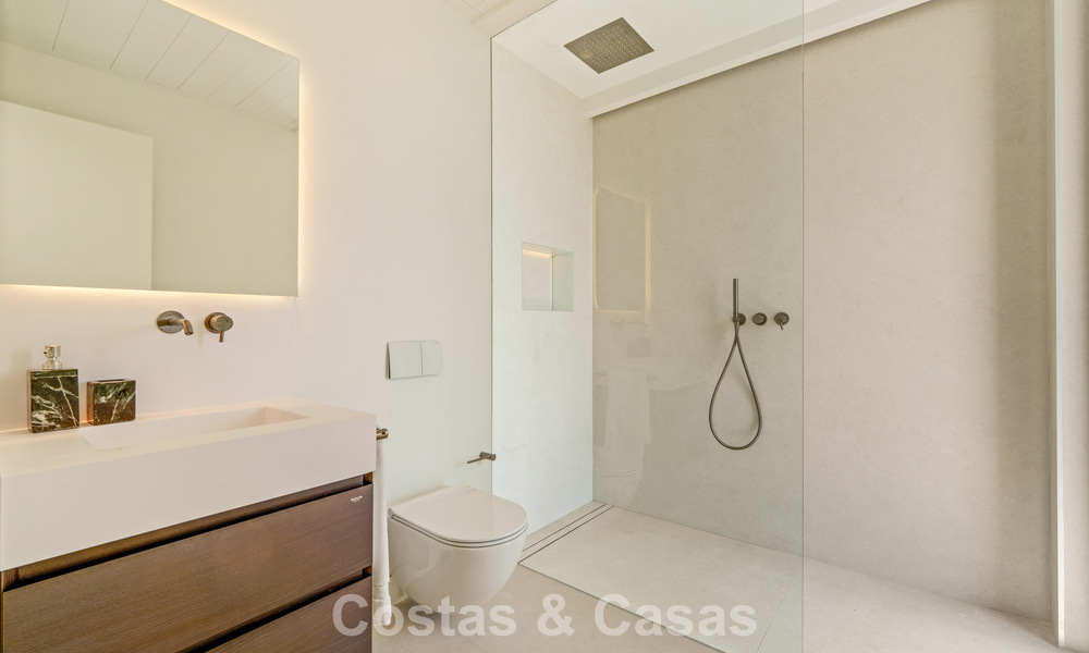 Sofisticada villa con vistas panorámicas en venta en una urbanización cerrada en La Quinta, Marbella - Benahavís 787325