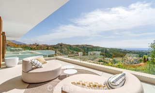 Sofisticada villa con vistas panorámicas en venta en una urbanización cerrada en La Quinta, Marbella - Benahavís 787326 