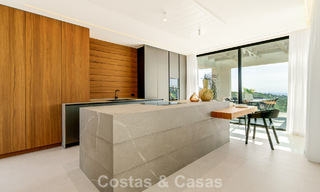 Sofisticada villa con vistas panorámicas en venta en una urbanización cerrada en La Quinta, Marbella - Benahavís 787331 