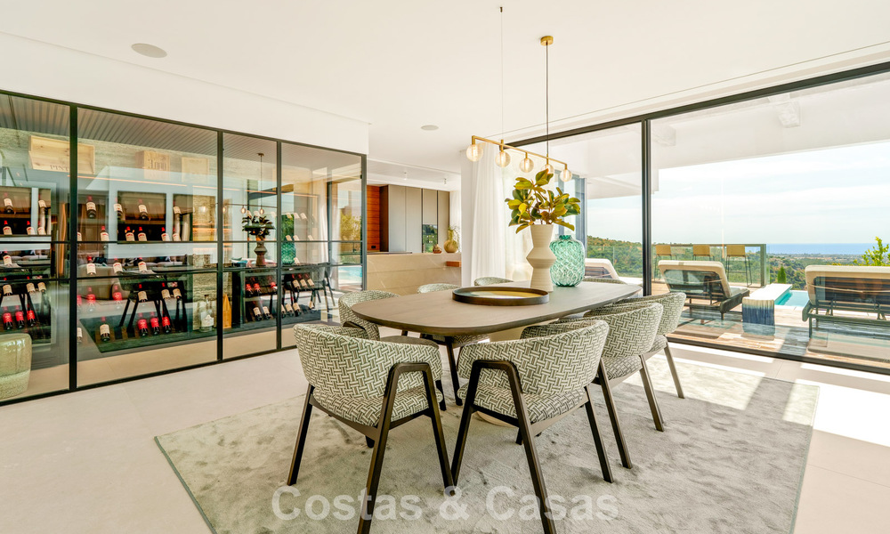 Sofisticada villa con vistas panorámicas en venta en una urbanización cerrada en La Quinta, Marbella - Benahavís 787333