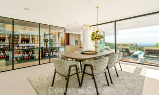 Sofisticada villa con vistas panorámicas en venta en una urbanización cerrada en La Quinta, Marbella - Benahavís 787333 