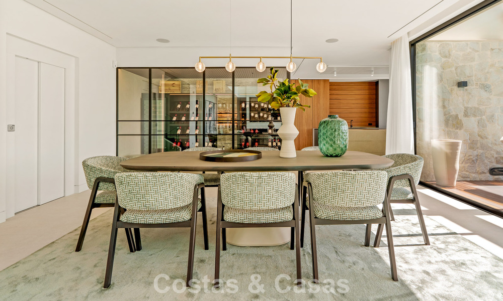 Sofisticada villa con vistas panorámicas en venta en una urbanización cerrada en La Quinta, Marbella - Benahavís 787334