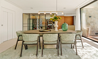 Sofisticada villa con vistas panorámicas en venta en una urbanización cerrada en La Quinta, Marbella - Benahavís 787334 