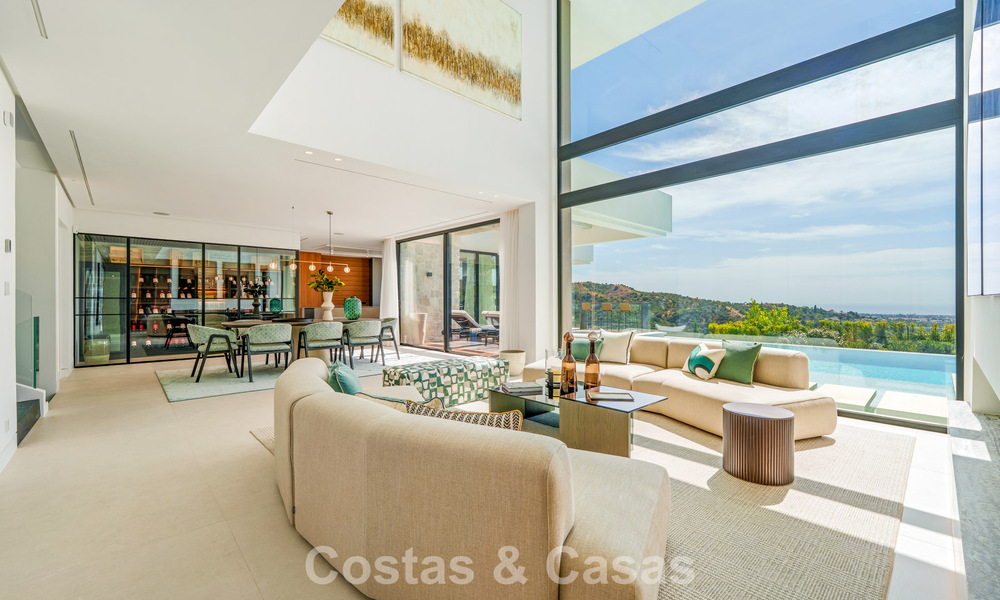 Sofisticada villa con vistas panorámicas en venta en una urbanización cerrada en La Quinta, Marbella - Benahavís 787337