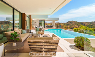 Sofisticada villa con vistas panorámicas en venta en una urbanización cerrada en La Quinta, Marbella - Benahavís 787340 