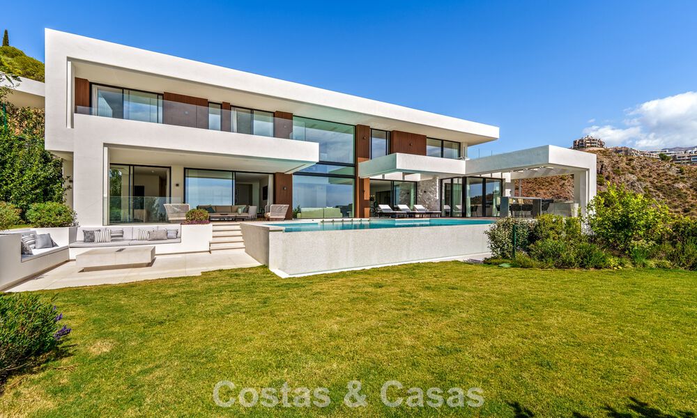 Sofisticada villa con vistas panorámicas en venta en una urbanización cerrada en La Quinta, Marbella - Benahavís 787343