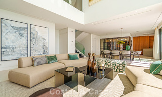 Sofisticada villa con vistas panorámicas en venta en una urbanización cerrada en La Quinta, Marbella - Benahavís 787344 