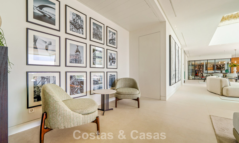 Sofisticada villa con vistas panorámicas en venta en una urbanización cerrada en La Quinta, Marbella - Benahavís 787345