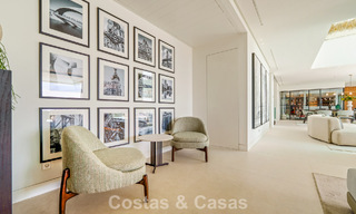 Sofisticada villa con vistas panorámicas en venta en una urbanización cerrada en La Quinta, Marbella - Benahavís 787345 