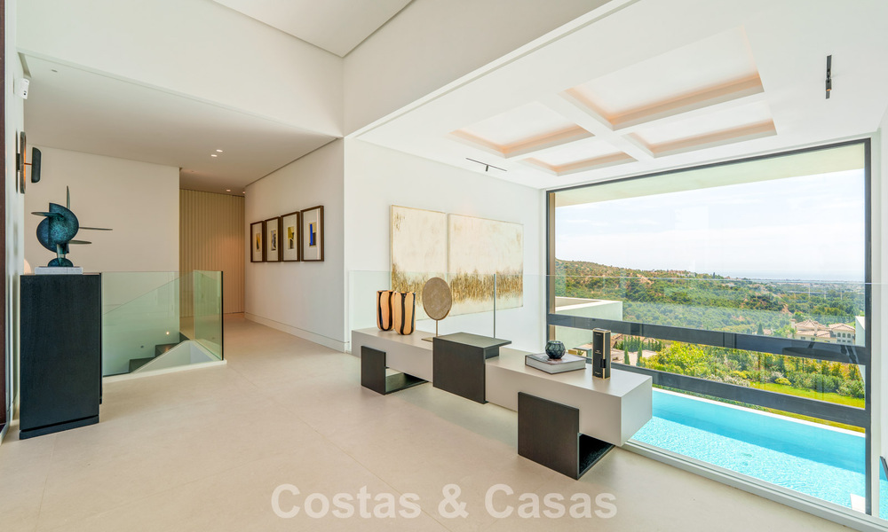 Sofisticada villa con vistas panorámicas en venta en una urbanización cerrada en La Quinta, Marbella - Benahavís 787346