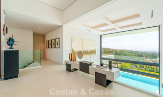 Sofisticada villa con vistas panorámicas en venta en una urbanización cerrada en La Quinta, Marbella - Benahavís 787346 