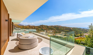 Sofisticada villa con vistas panorámicas en venta en una urbanización cerrada en La Quinta, Marbella - Benahavís 787347 