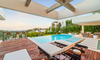 Sofisticada villa con vistas panorámicas en venta en una urbanización cerrada en La Quinta, Marbella - Benahavís 787349 