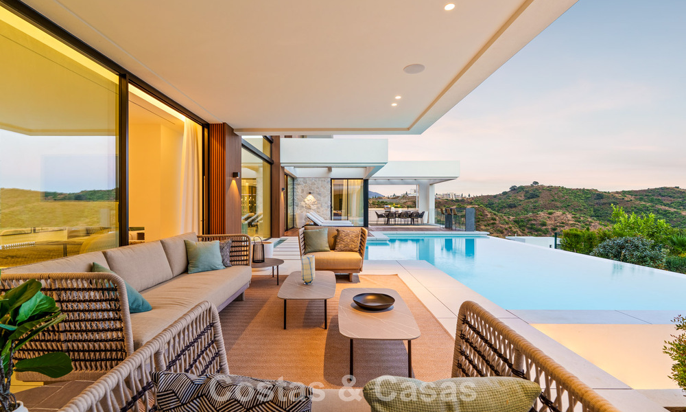 Sofisticada villa con vistas panorámicas en venta en una urbanización cerrada en La Quinta, Marbella - Benahavís 787352