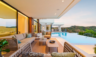Sofisticada villa con vistas panorámicas en venta en una urbanización cerrada en La Quinta, Marbella - Benahavís 787352 
