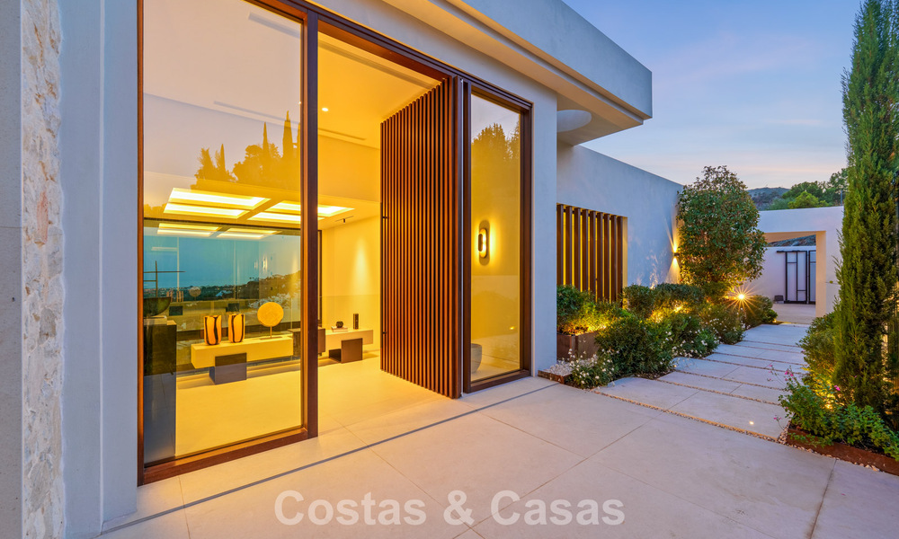 Sofisticada villa con vistas panorámicas en venta en una urbanización cerrada en La Quinta, Marbella - Benahavís 787354