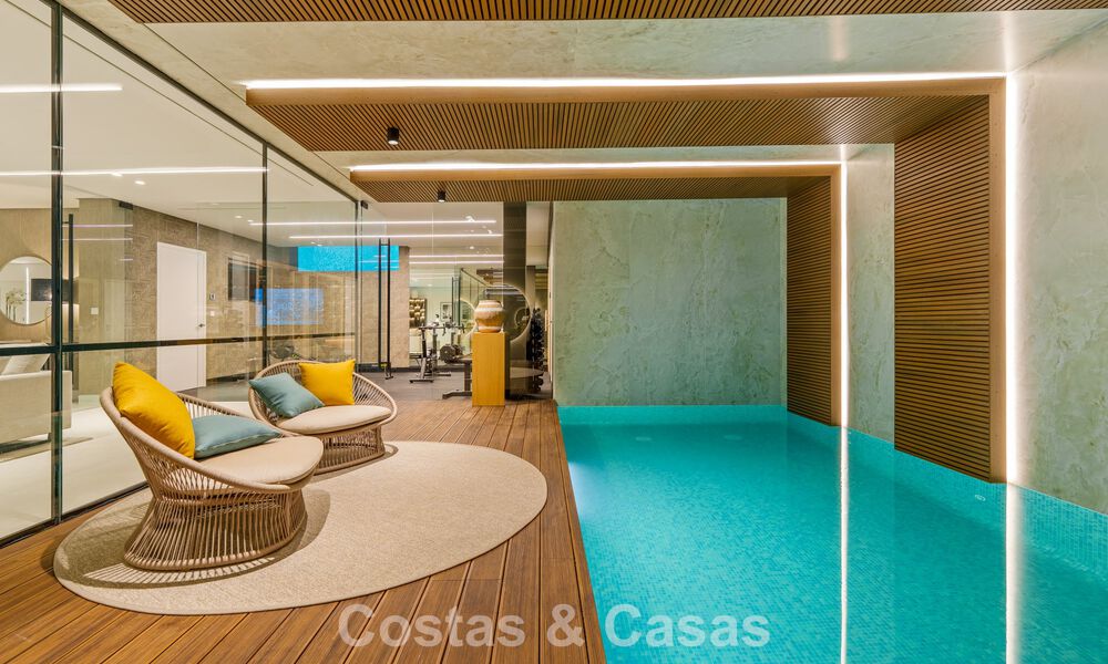 Sofisticada villa con vistas panorámicas en venta en una urbanización cerrada en La Quinta, Marbella - Benahavís 787357