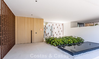 Exclusiva casa con vistas al mar en venta en un complejo moderno con seguridad 24 horas en la Milla de Oro de Marbella 787267 