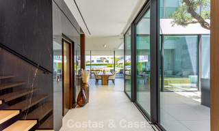 Exclusiva casa con vistas al mar en venta en un complejo moderno con seguridad 24 horas en la Milla de Oro de Marbella 787268 