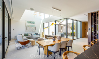 Exclusiva casa con vistas al mar en venta en un complejo moderno con seguridad 24 horas en la Milla de Oro de Marbella 787270 